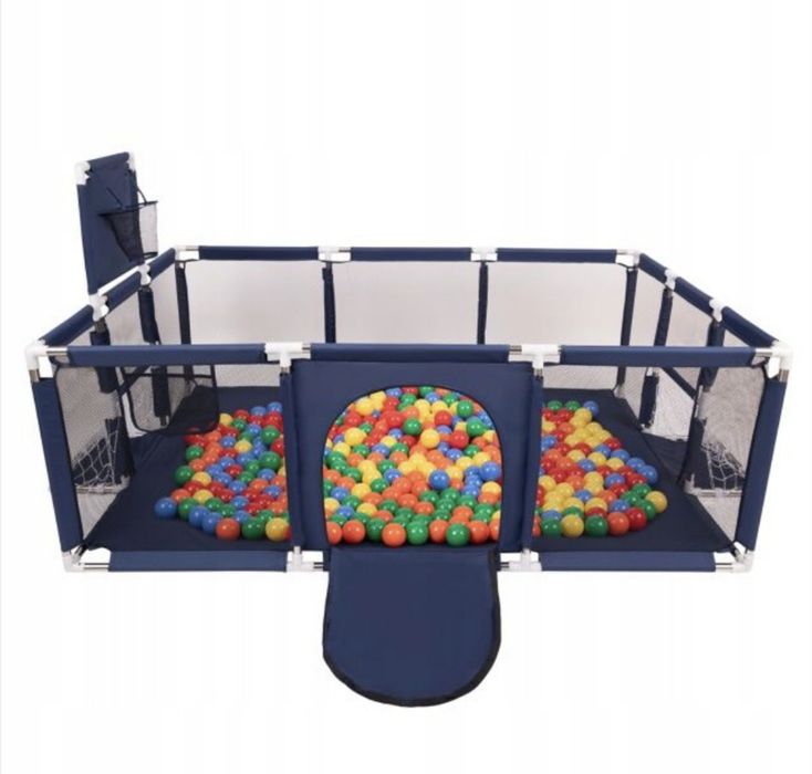 Nowy plac zabaw dla dzieci kojec z pilkami