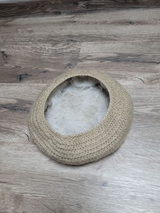 Beżowy beret czapka wełniana