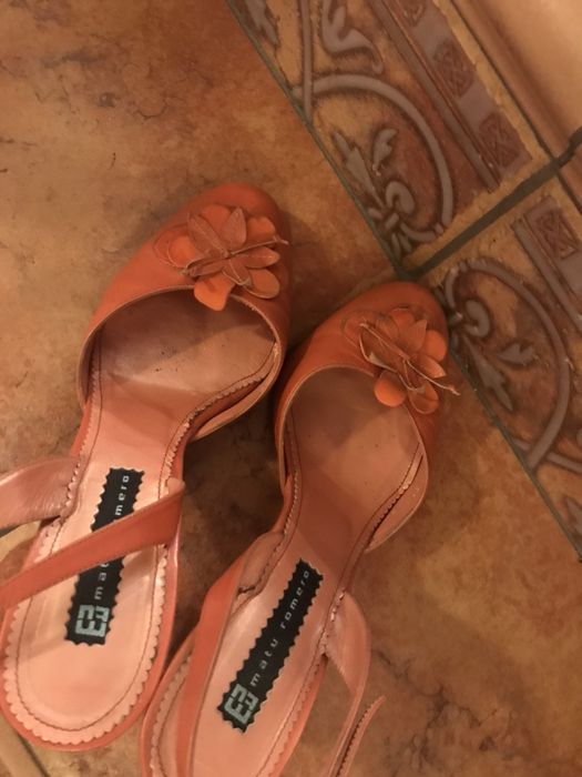 Koralowe buty r36