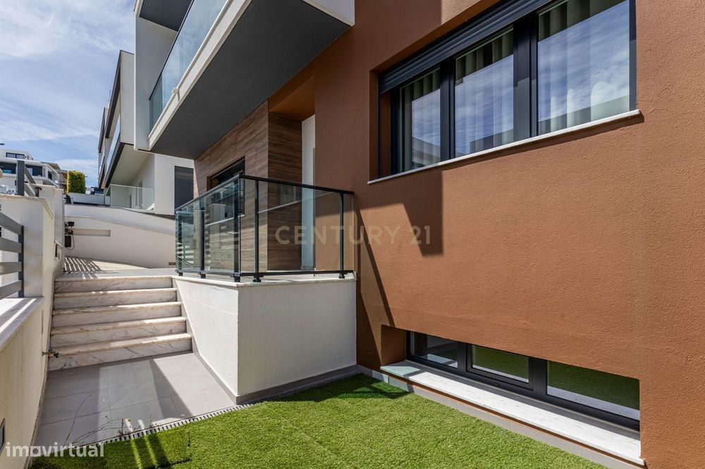 Luxuosa Moradia T5 em Odivelas com Vista Panorâmica