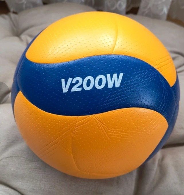 Nowa piłka do siatkówki halowej Mikasa V200W + pompka