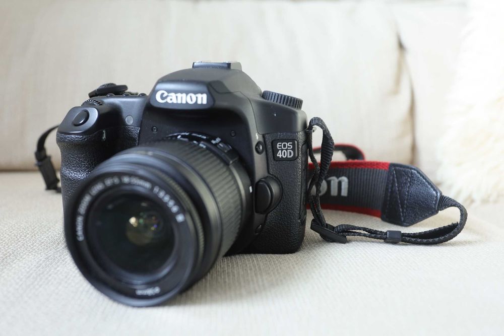 Canon EOS 40 D + Lente 18x55 mm  F/ 3.5- 5.6