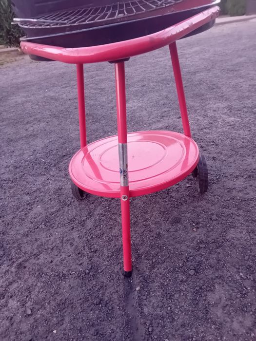 Grill  ogrodowy na kółkach