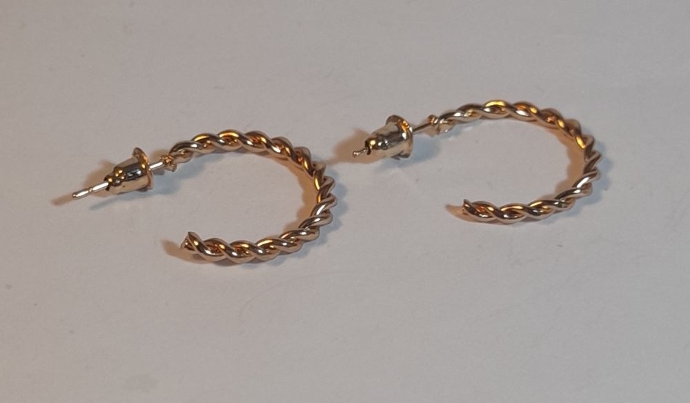 Argolas finas duplas em dourado