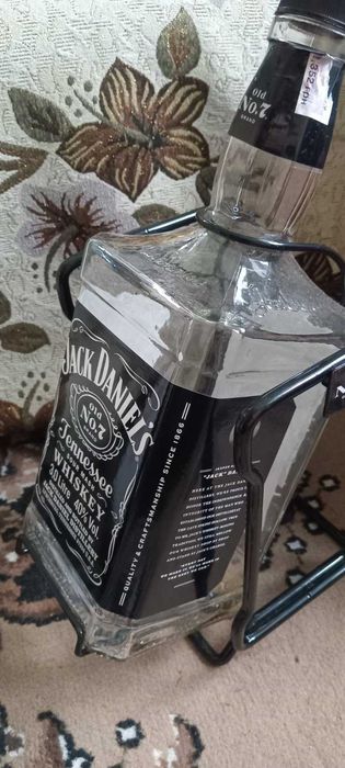 Пляшка з-під віскі Jack Daniel's (Джек Деніелс) 3 л на гойдалці
