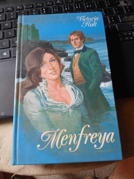 Vitoria Holt, Menfreya