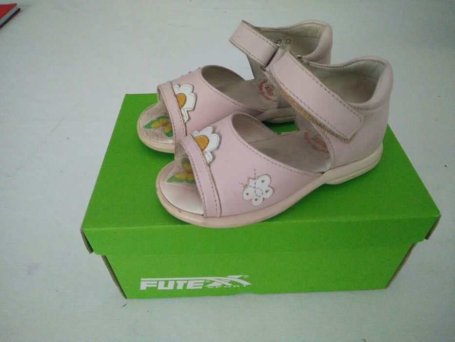 Sapatos, sapatilhas e sandálias