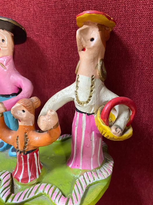 Sagrada Família escultura fabrico de Barcelos. Assinado Ana Baraça