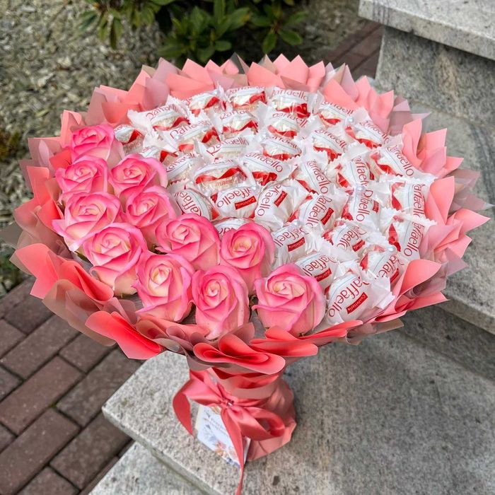 Słodki bukiet Raffaello i róże mydlane. Ślub. Prezent na Urodziny