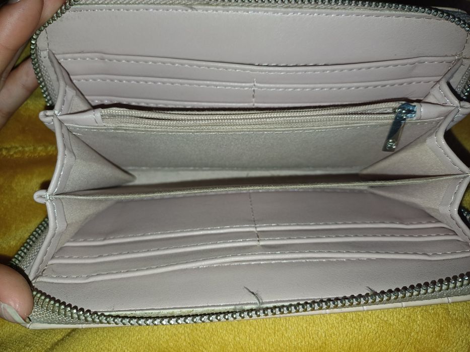 Carteira stradivarios usada 1 ano