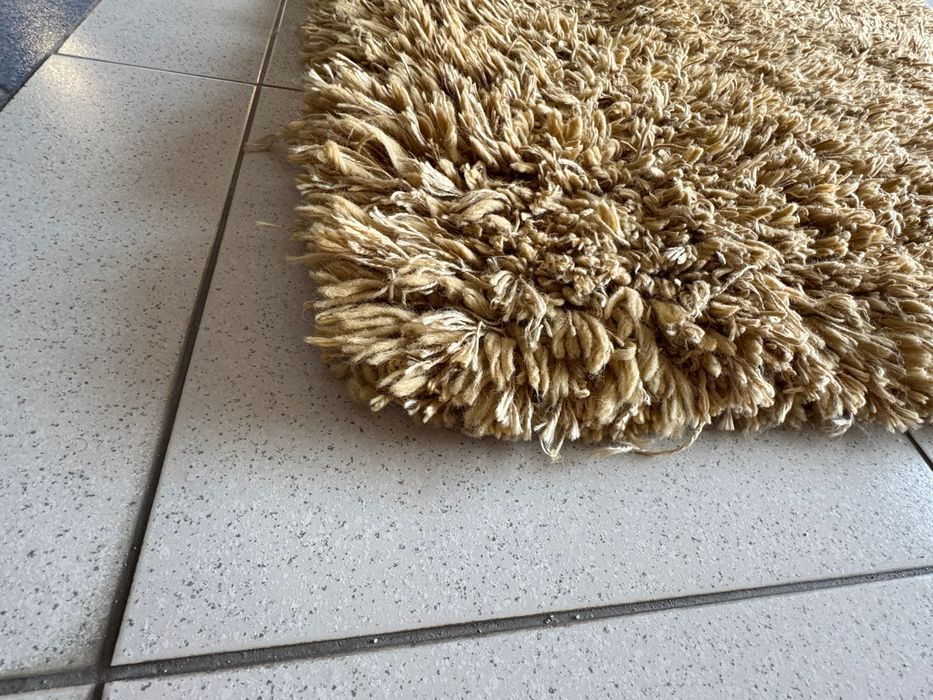 Carpete tom mel, felpuda, usada 240x165cm