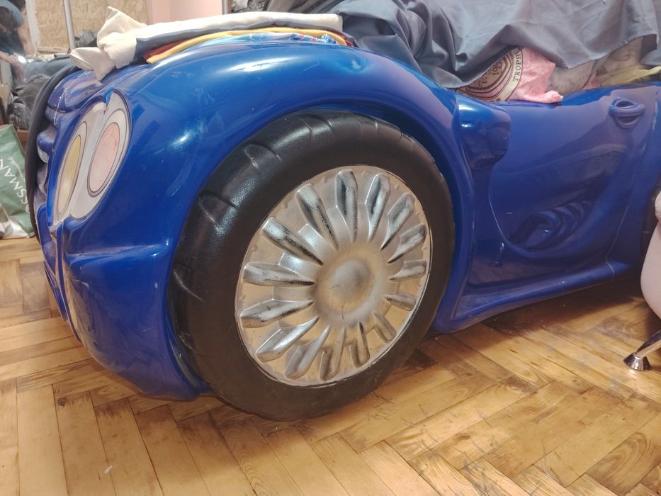 Детская кровать машина