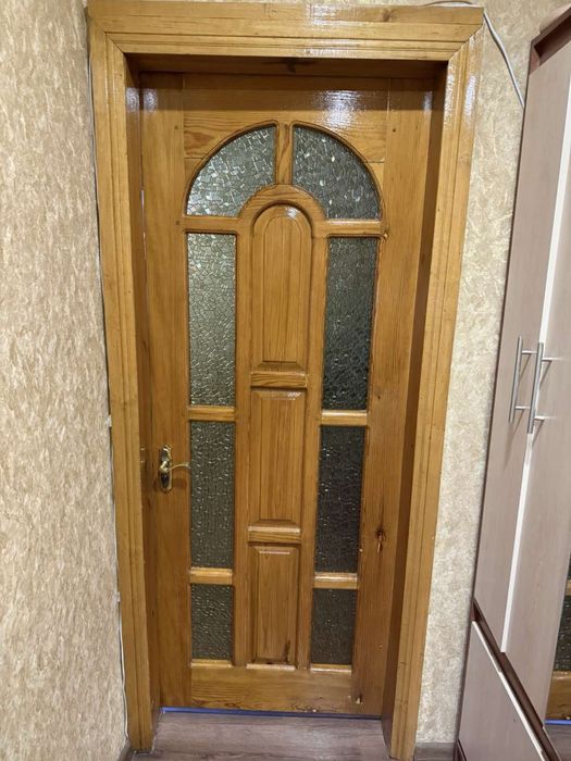 Продам двері між кімнатні (деревяні)