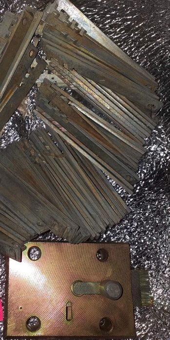 Продам новый накладной замок на подъезд 30 ключей.