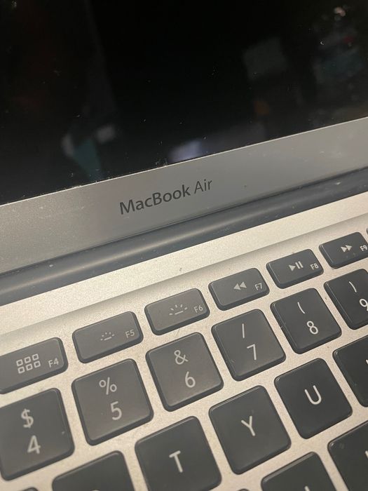 MacBook Air Computer64584631542787121