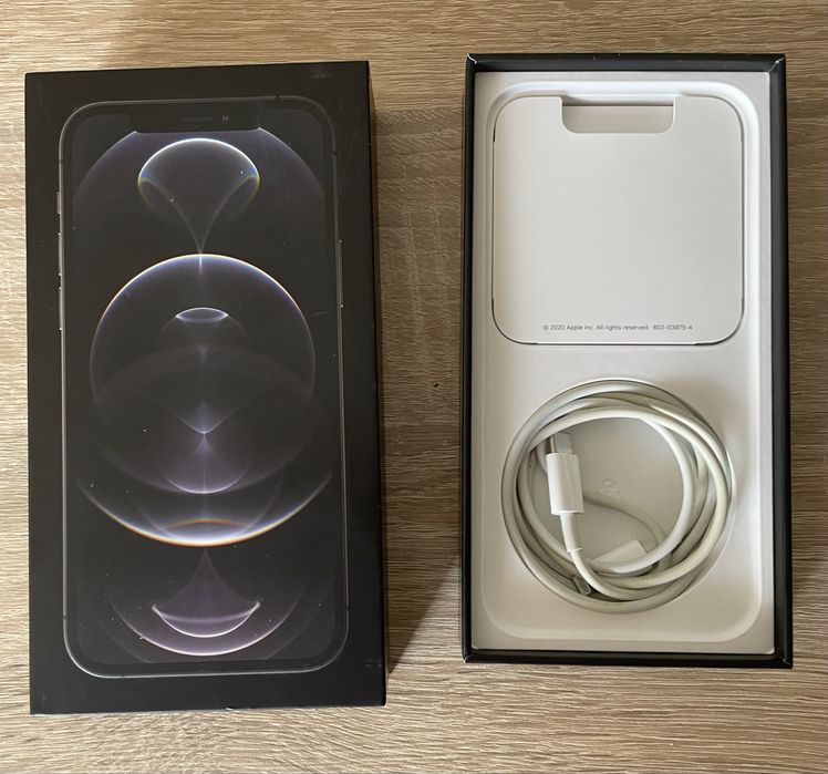 Iphone 12pro, 5 etui, kabel zasilajacy, szkło prywatyzujace