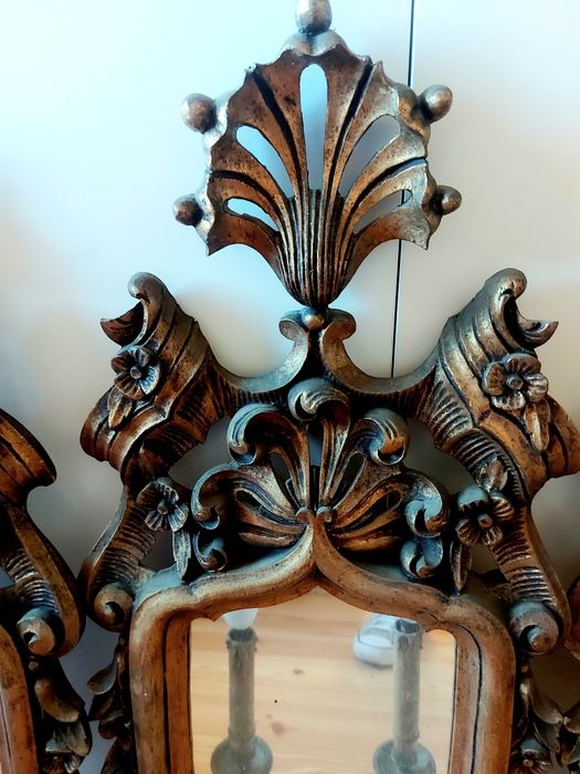 Conjunto de três apliques de parede em talha dourado do século XIX