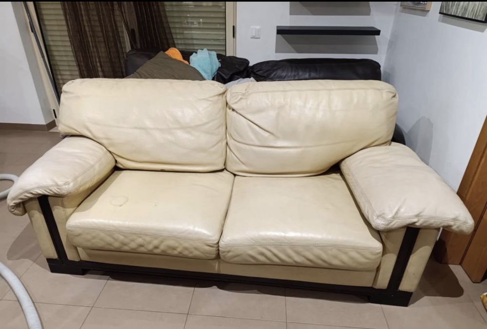 Sofá em Pele 2 lugares
