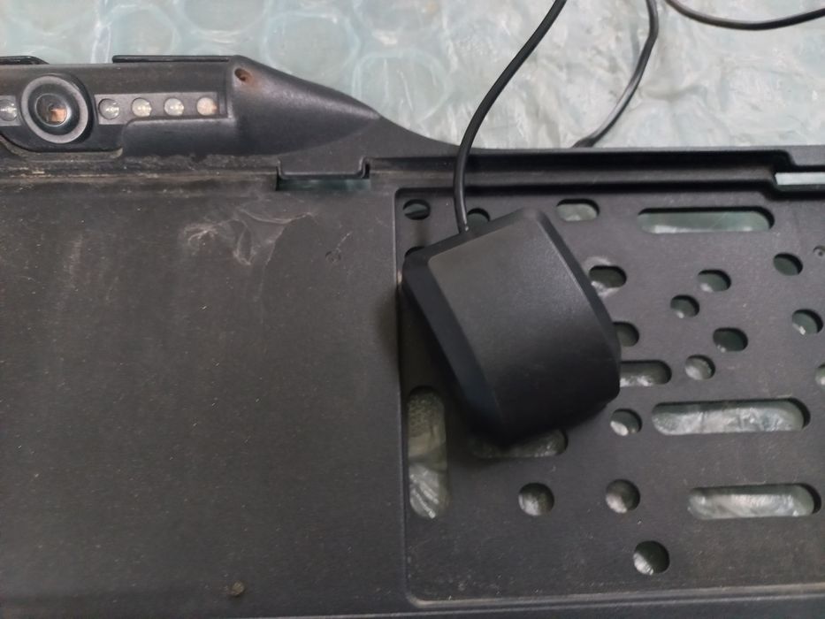 Radio z kamerą cofania i nawigacja