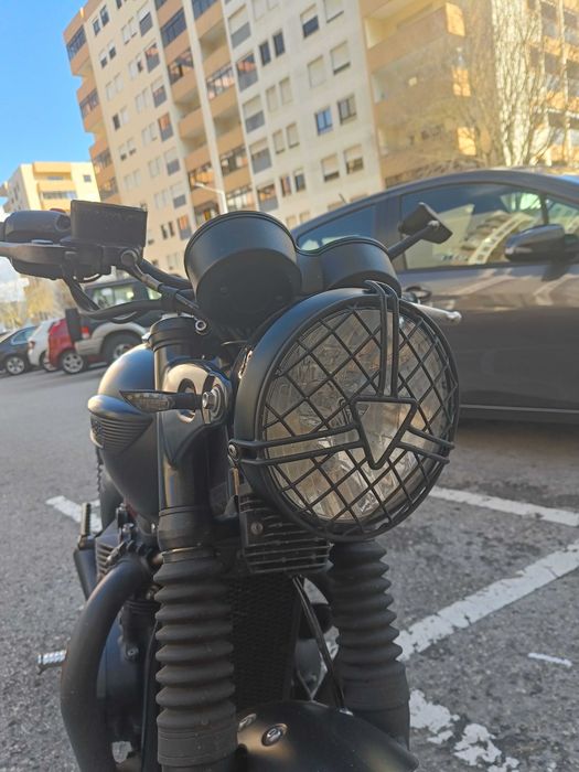Triumph Bonneville T100 Black Edition