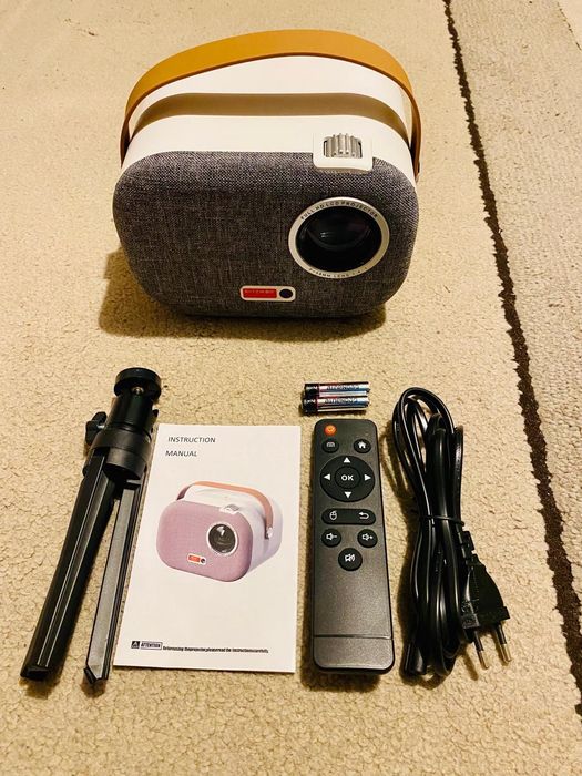 Projetor nunca usado.