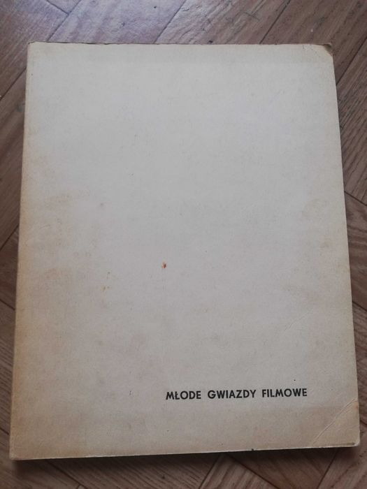 ksiazka: ,,Mlode gwiazdy"