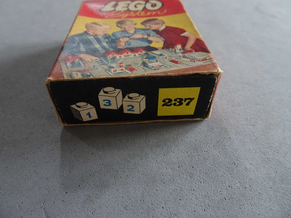 Caixa antiga Lego System 237 .