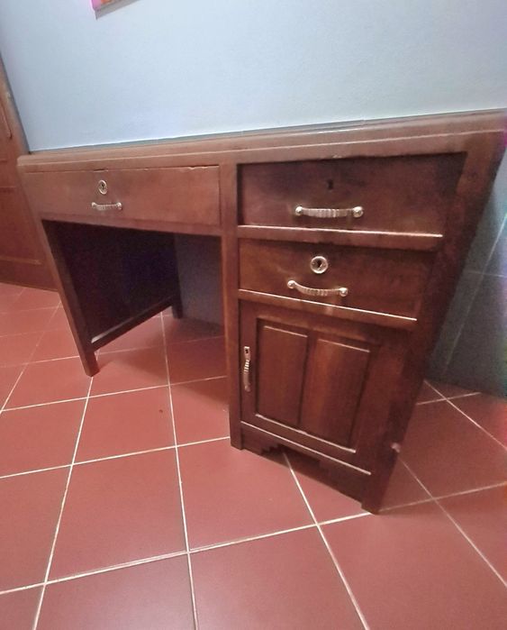 Secretária antiga em madeira