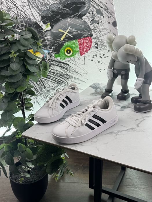 Кросівки Adidas VL Court 35 розмір Е8147