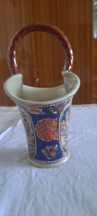 Ładny koszyczek porcelanowy