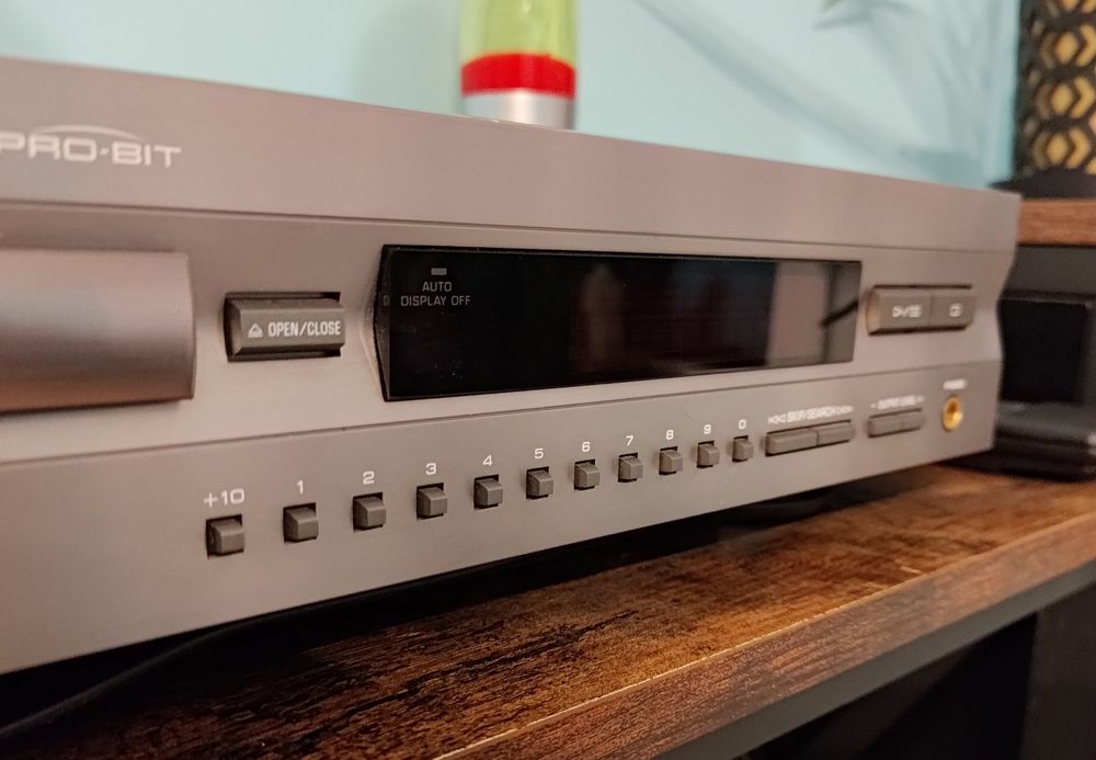 Odtwarzacz CD Yamaha CDX-596 srebrny (tytanowy) + pilot