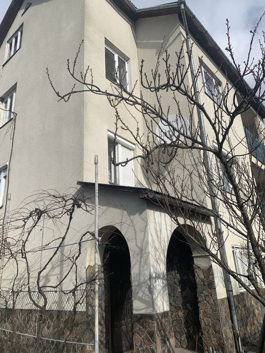 Продаж будинку, придатного для проживаня декількох сімей