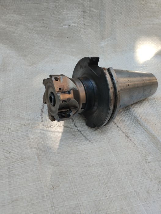 Продам фрези ,оправки ,свердла вживане в нормальному стані