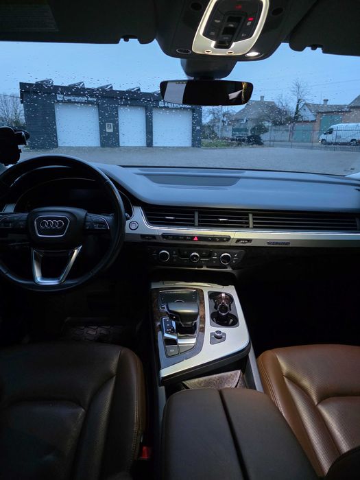 AUDI Q7 2018 року