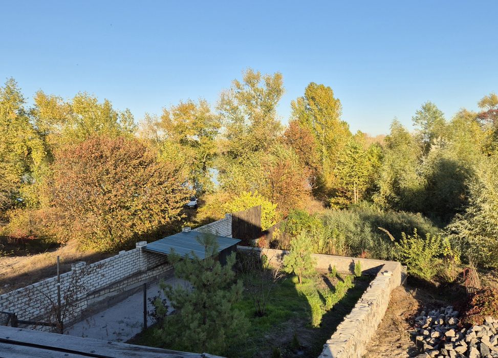 Будинок біля води. Перша лінія