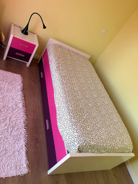 Cama criança/jovem c/ gaveta + colchão e mesa de cabeceira