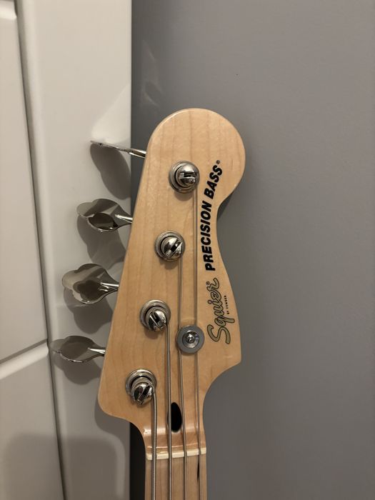 Bass Squier precision