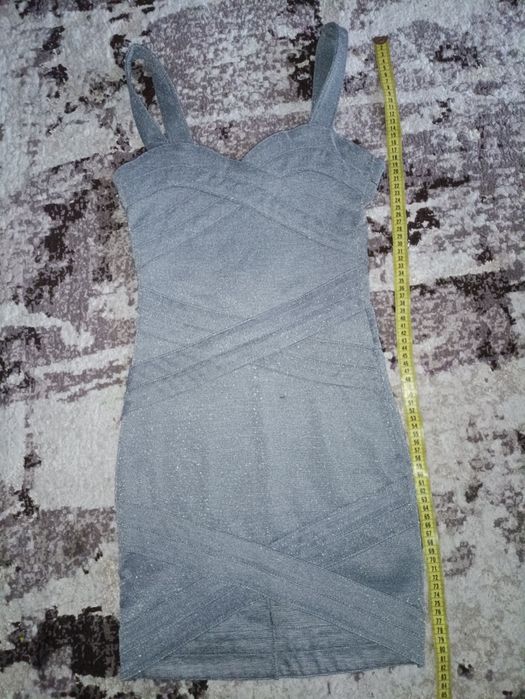 Sukienka xs z połyskującą nitką