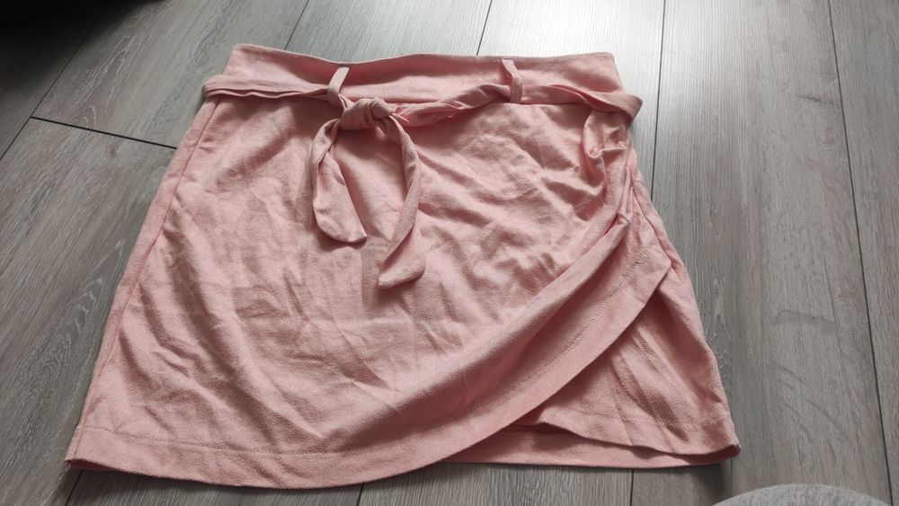 Nowa bandazowa różowa spódniczka