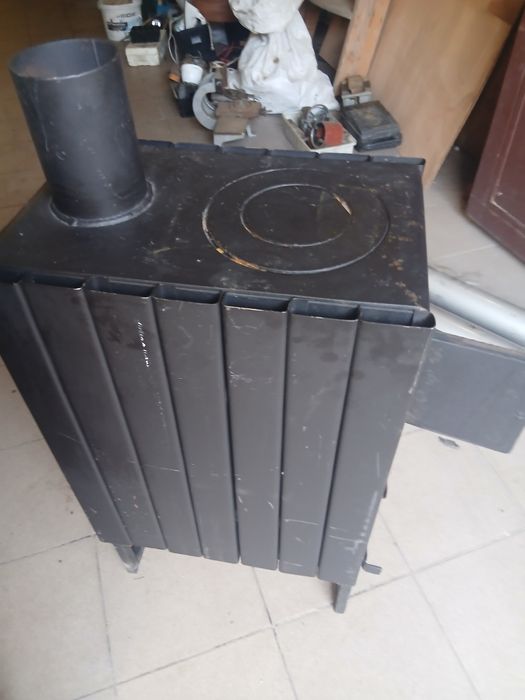 Продам печку -буржуйку ,с трубами дымохода из нержавейки