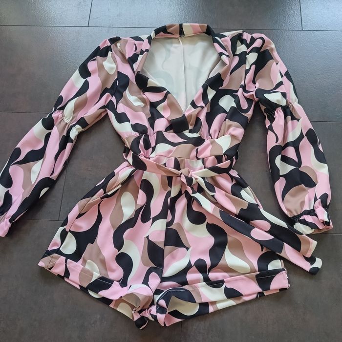 Krótkie kombinezony