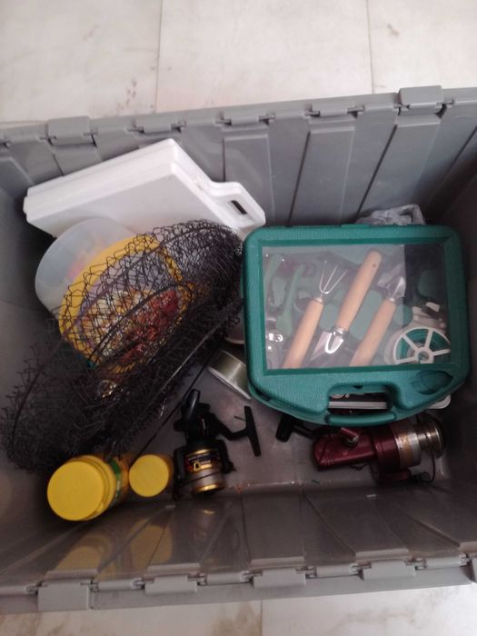 Vendo Kit de pesca com vários apetrechos