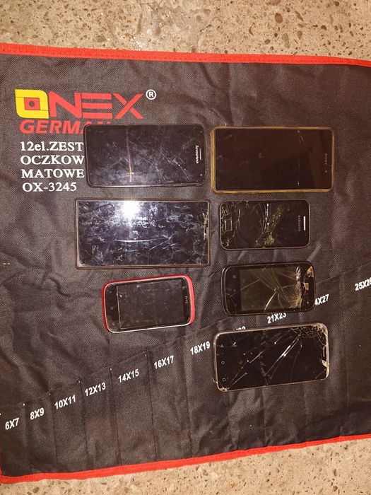 Смартфони, на запчастини або під відновлення