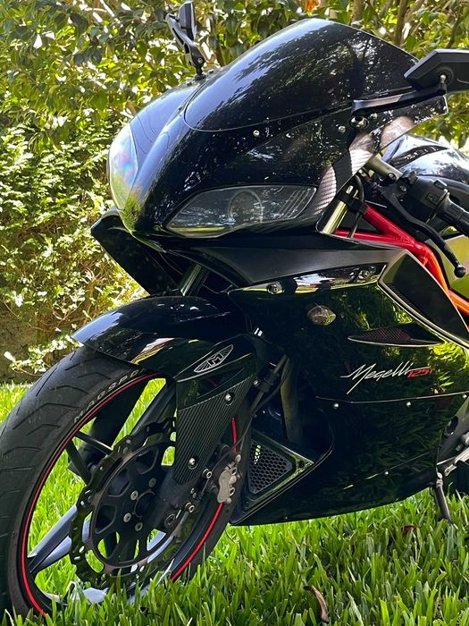Vendo Megelli 125R de 2012