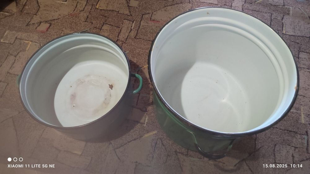 Эмалированные кастрюли