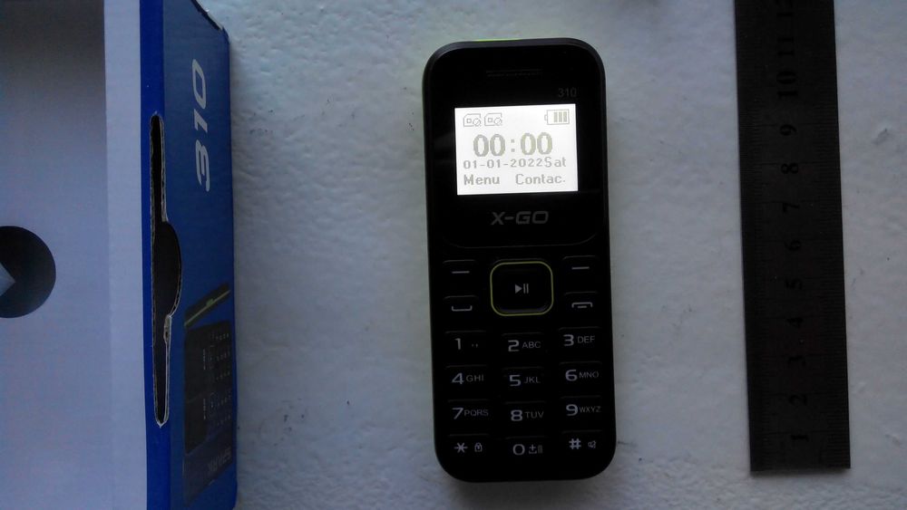 Кнопочный телефон на 2 сим-карты с мощным фонариком