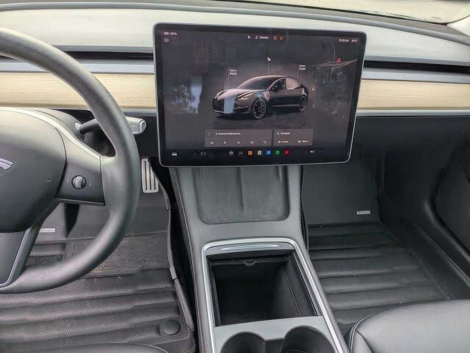 Tesla Model 3      2023