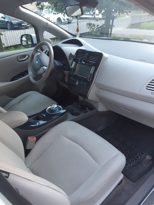 Nissan LEAF - 2012