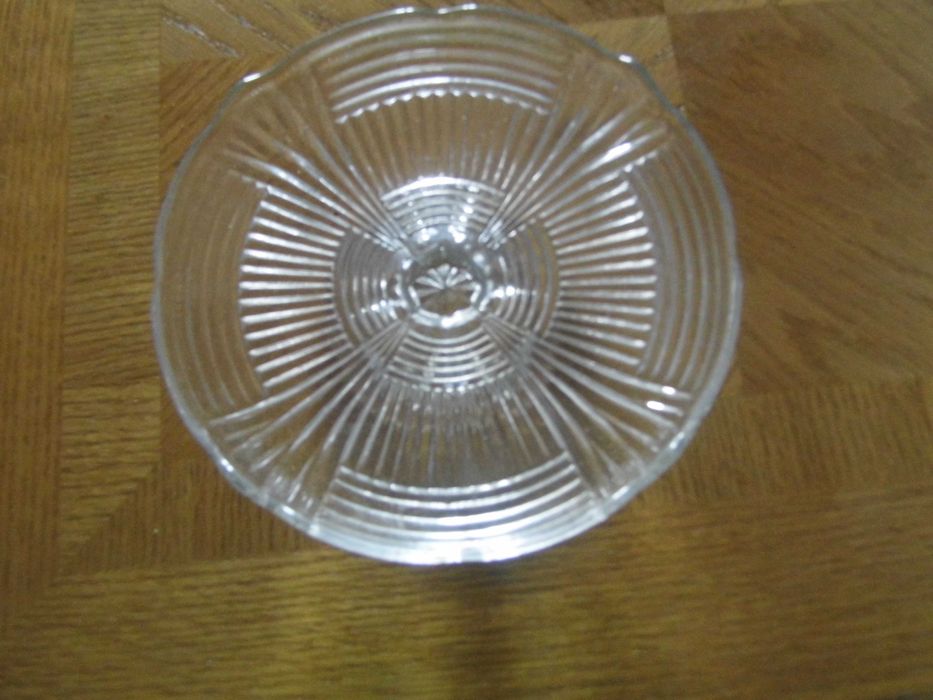Patera szklana na niskiej nóżce