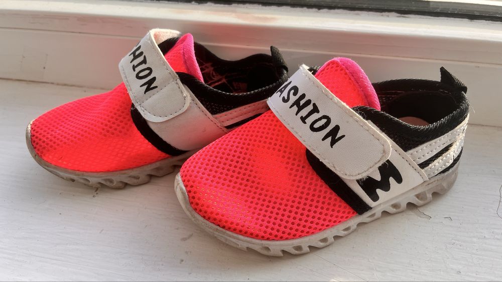 Кросівки на дівчинку 24 розмір